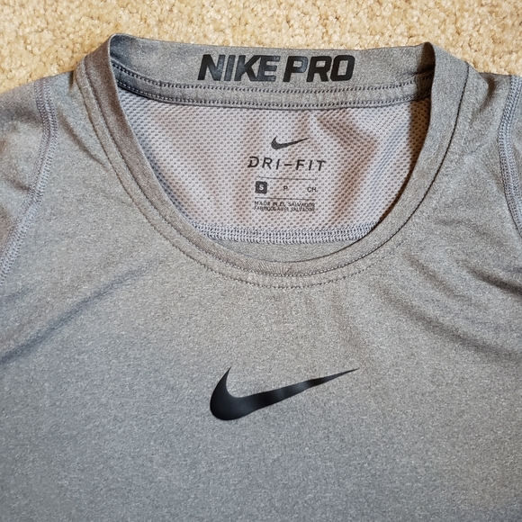 Men's Nike Dri Fit Shirt - Small - Picture 3 of 4